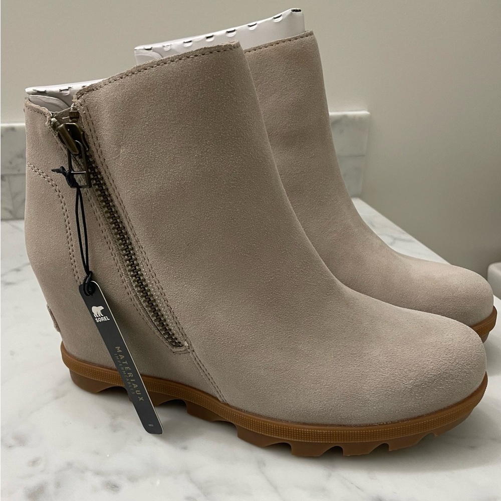 Sorel Joan of Arctic Wedge II zip boot, size 8, soft taupe